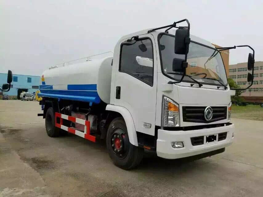 國(guó)五灑水車(chē)︱10噸天然氣灑水車(chē)